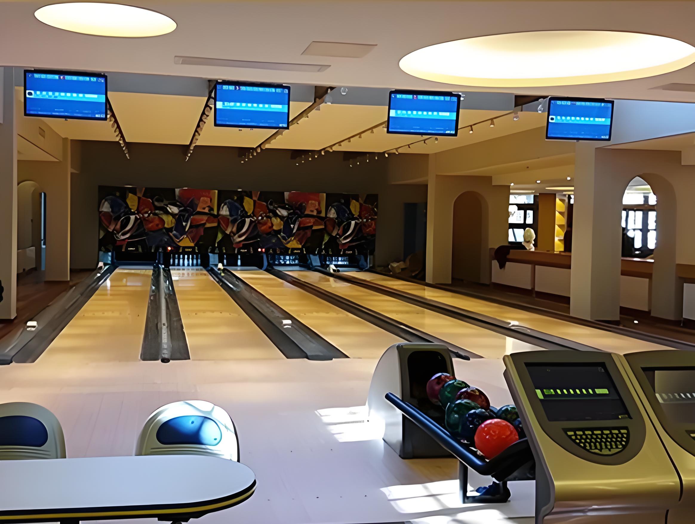 Children bowling game machine equipment: a happy time of education and entertainment